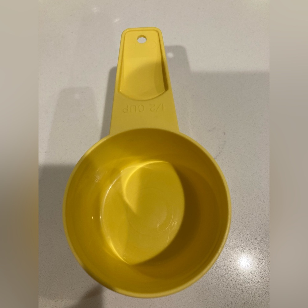 Tupperware 1/2 cup daffodil yellow measuring cup bakeware #763 replacement piece